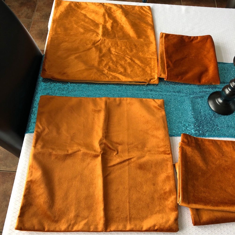 Set of 4 orange pillow covers
